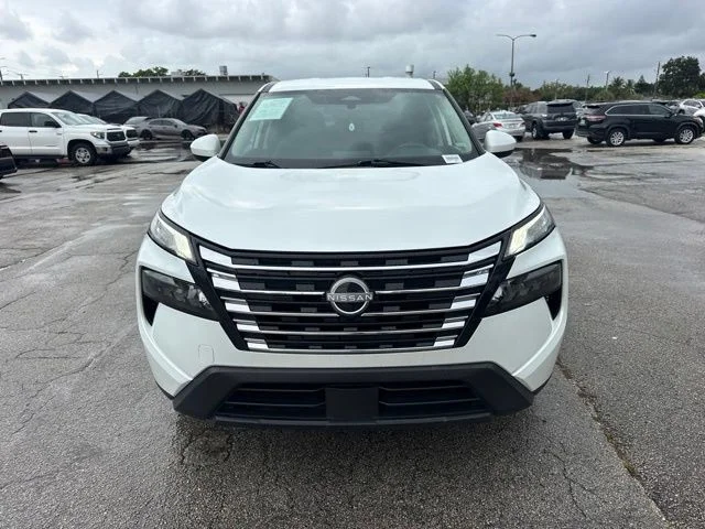 Used 2025 White Nissan SV image 8