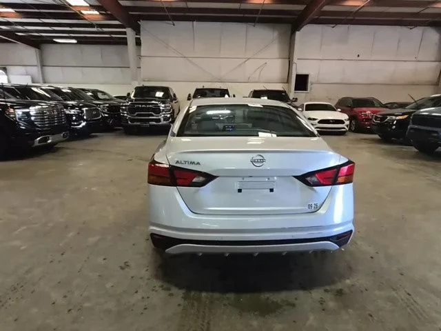Used 2023 Silver Nissan 2.5 S image 2