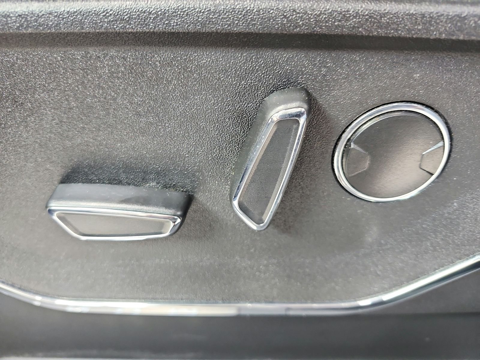 Used 2023 Azure / Gray Metallic Ford Platinum image 21