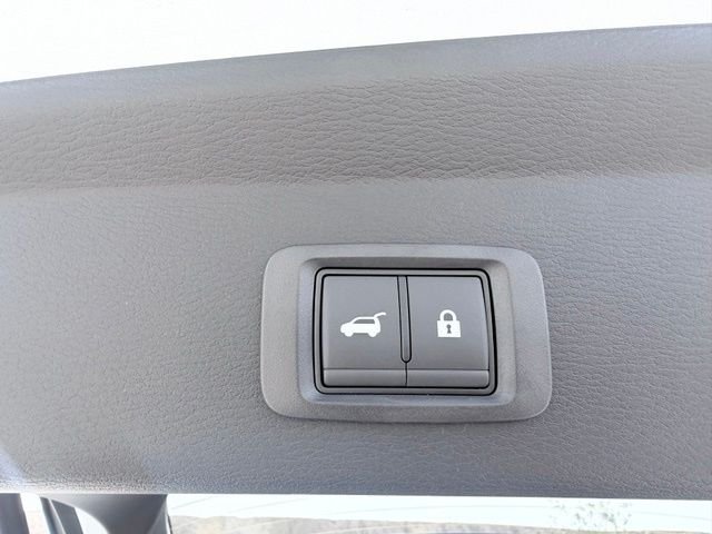 New 2026 White Nissan SL image 32