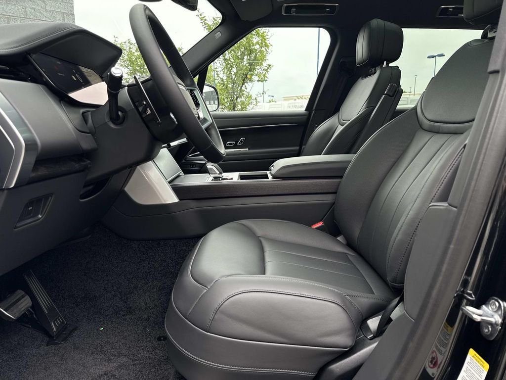 New 2026 Santorini Black Land Rover SE image 21