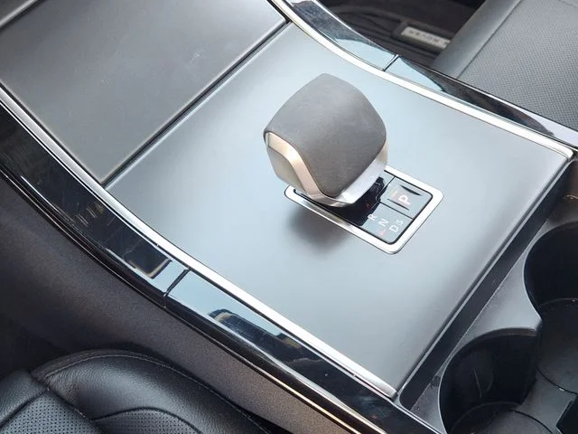 Certified Used 2025 Black Land Rover Dynamic SE image 19
