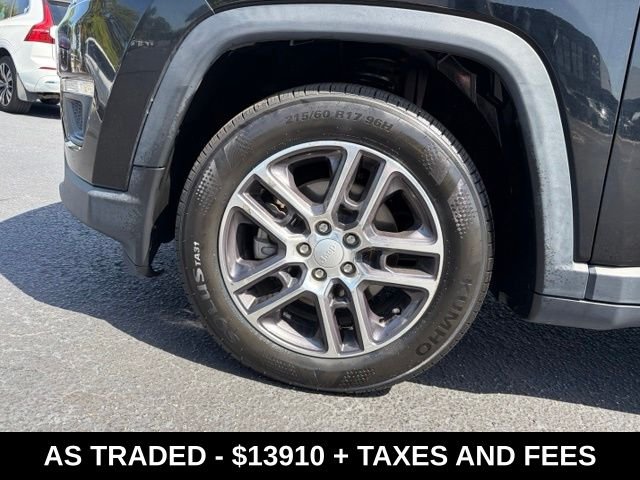 Used 2020 Silver Jeep Latitude image 9