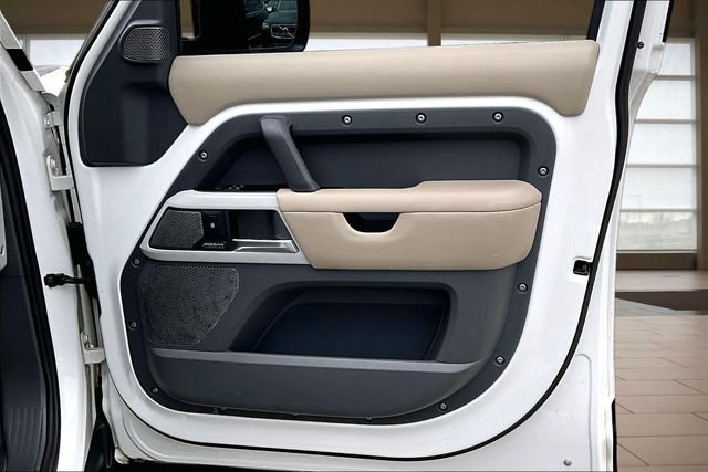 Used 2020 White Land Rover HSE image 22