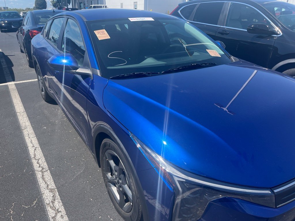 Used 2025 Deep Sea Blue Kia LXS image 3