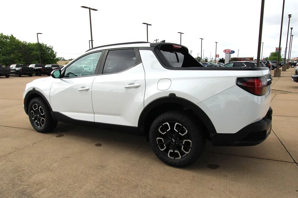 Used 2022 White Hyundai SEL Premium image 15