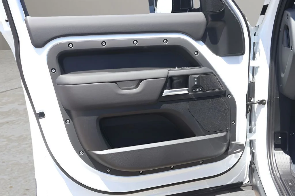 New 2026 Fuji White Land Rover S image 9