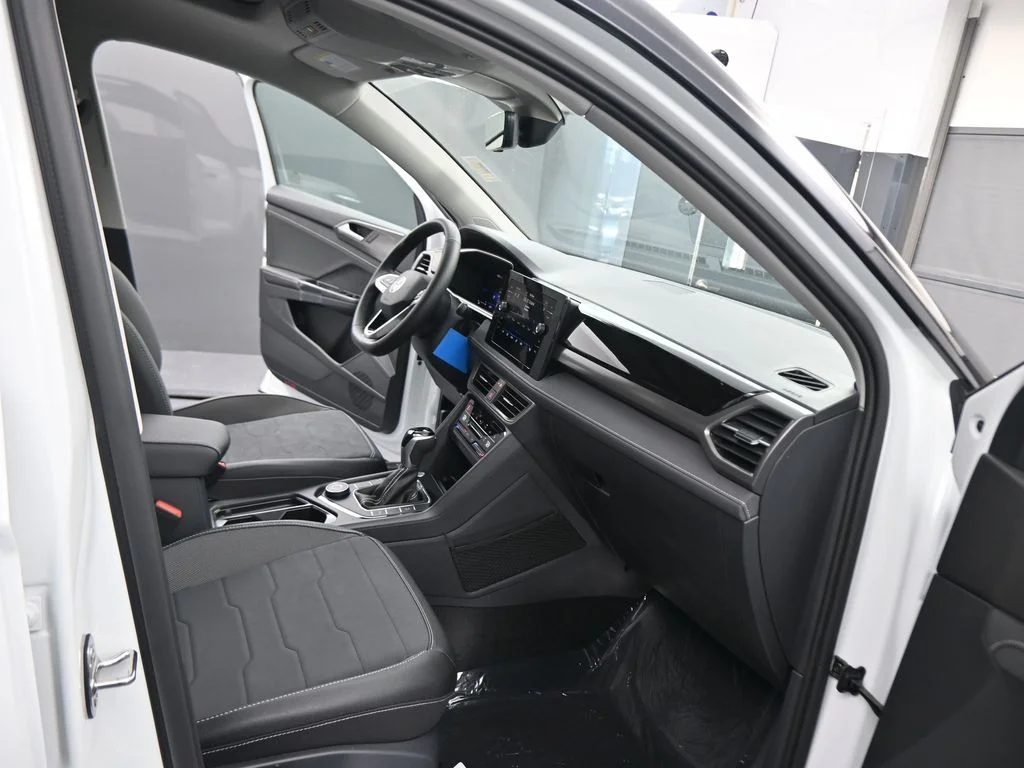 2026 Volkswagen Taos SE Black - Photo 45