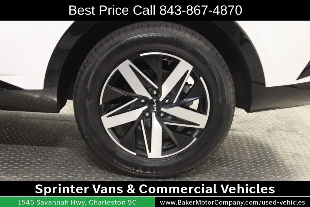 Used 2023 White Pearl Kia S image 17