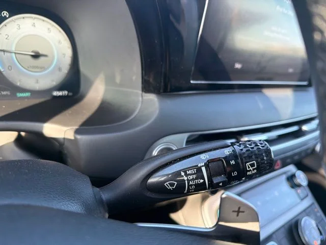Used 2023 White Hyundai Calligraphy image 19