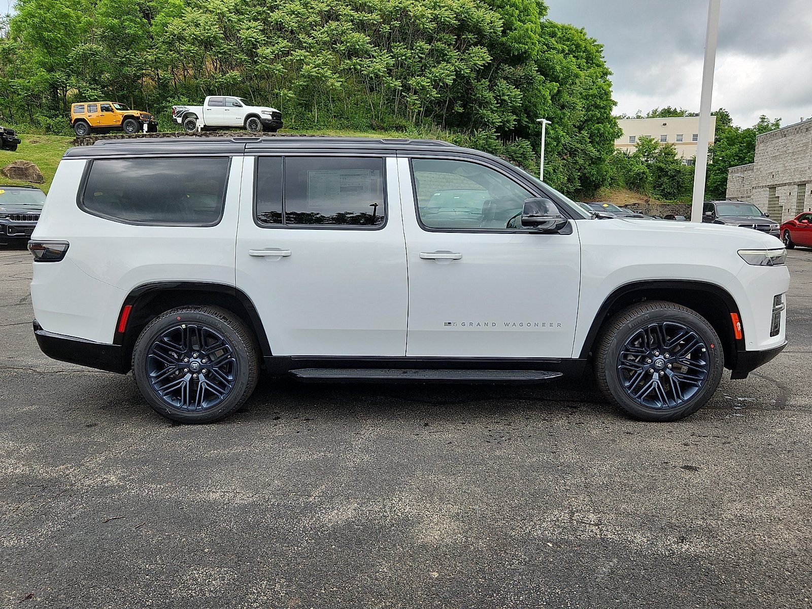 New 2026 Bright White Clear-Coat Exterior Paint Jeep 85th Anniversary Edition 4x4 image 7