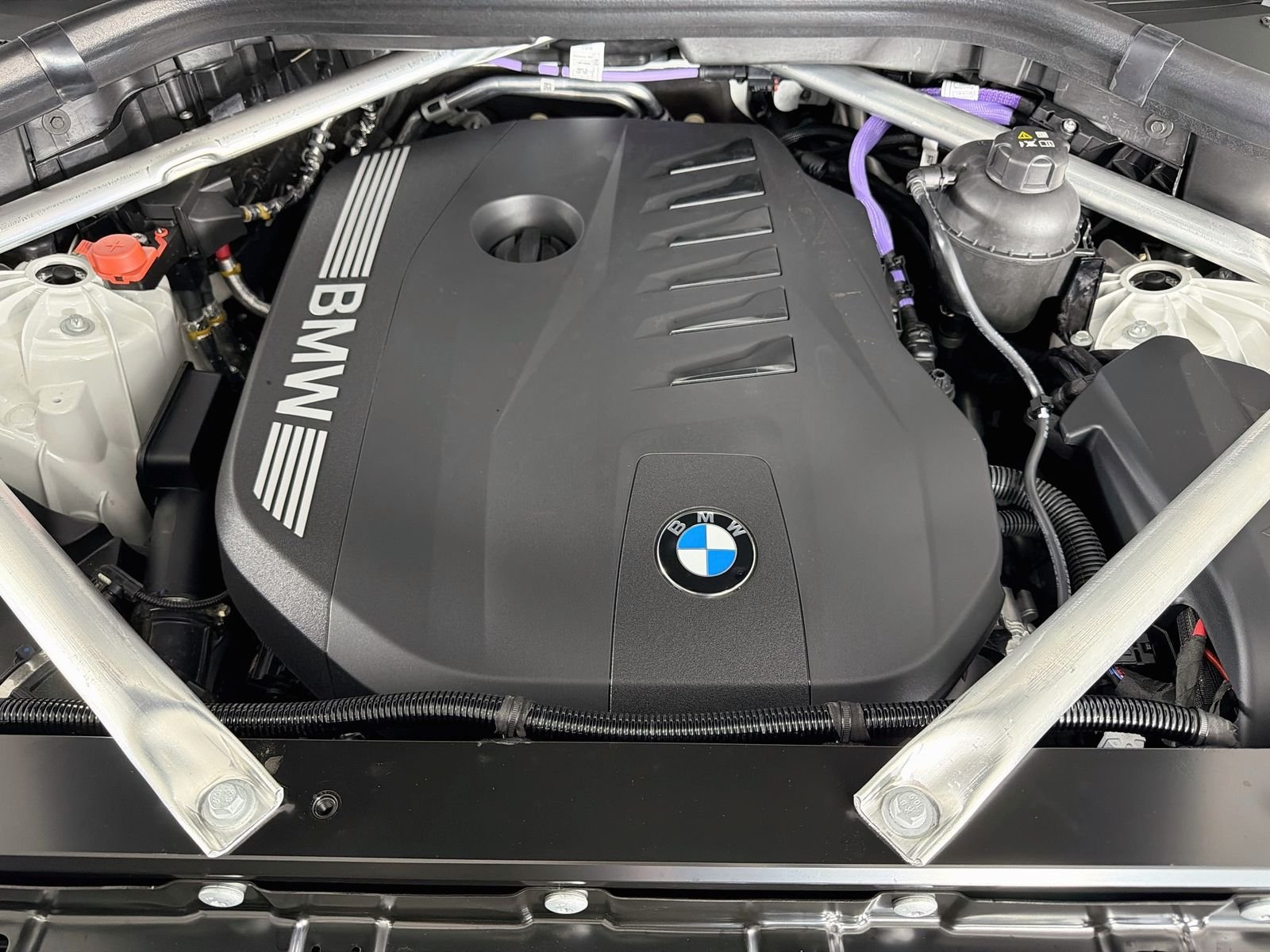 Used 2026 Mineral White Metallic BMW sDrive40i image 32
