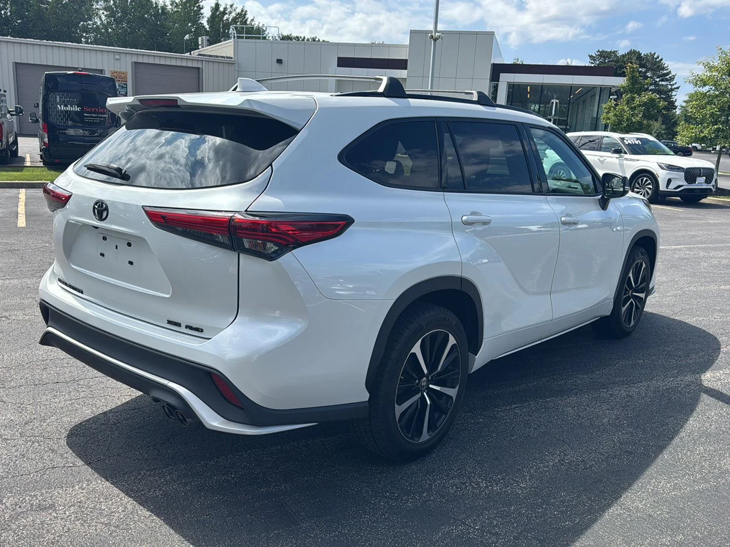 Used 2022 Wind Chill Pearl Toyota  image 4