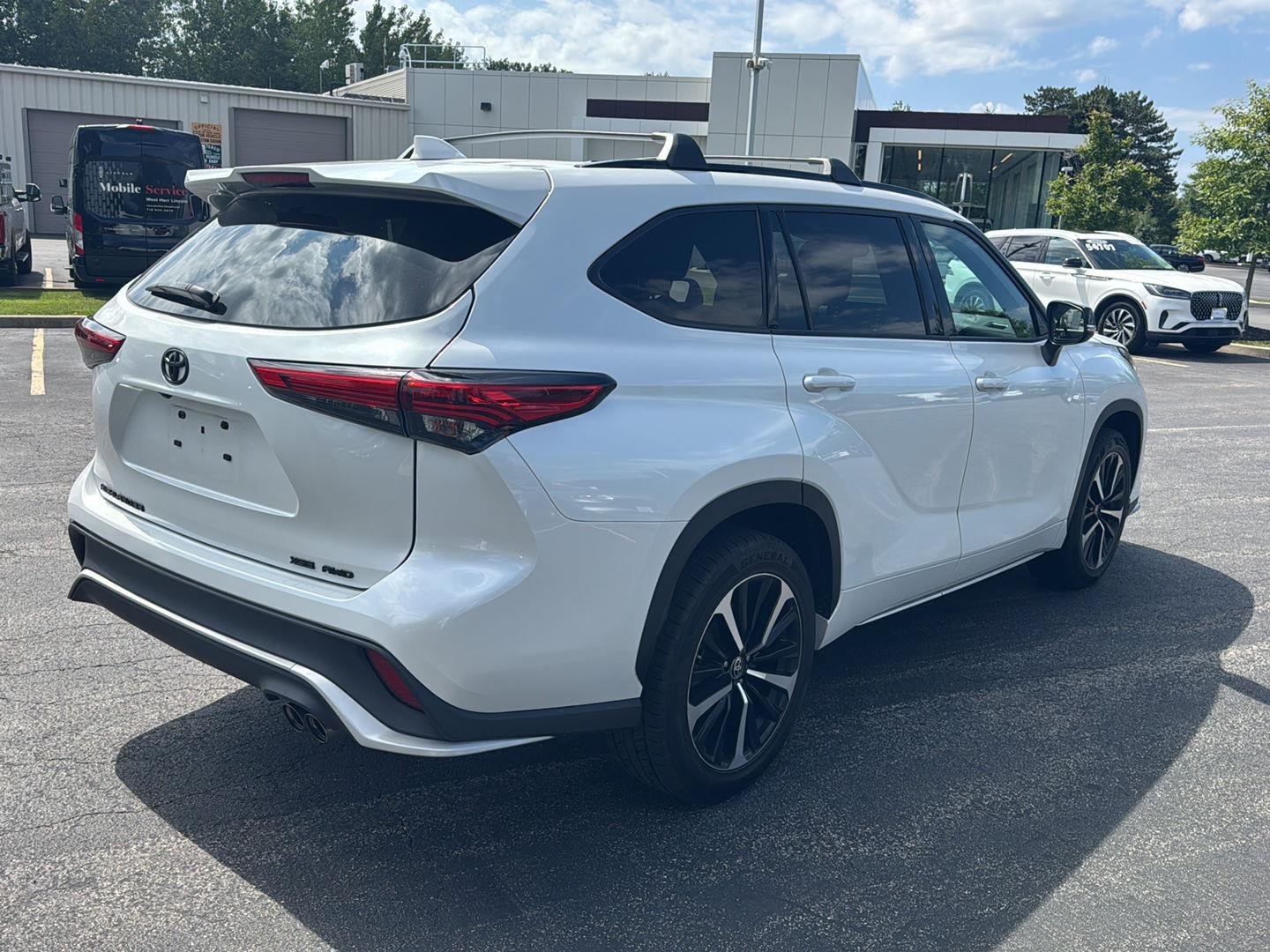 Used 2022 Wind Chill Pearl Toyota  image 4