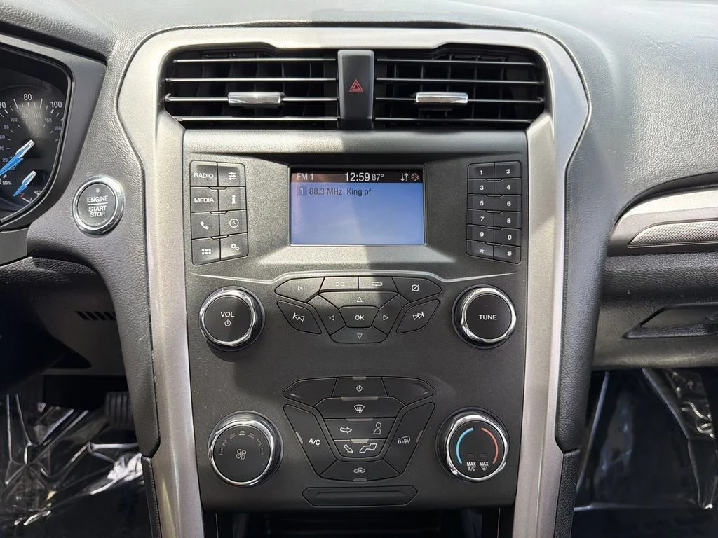 Used 2020 White Ford S image 21