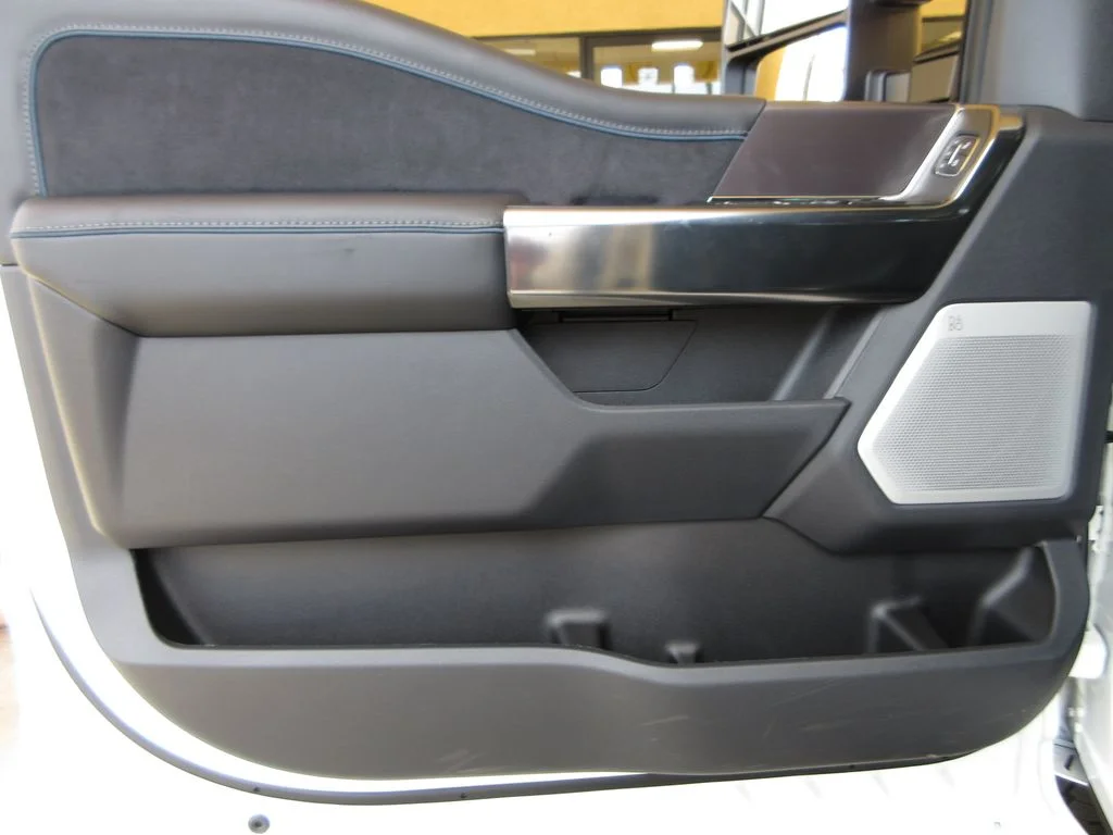 New 2026 Star White Metallic Tri-Coat Ford Platinum image 9