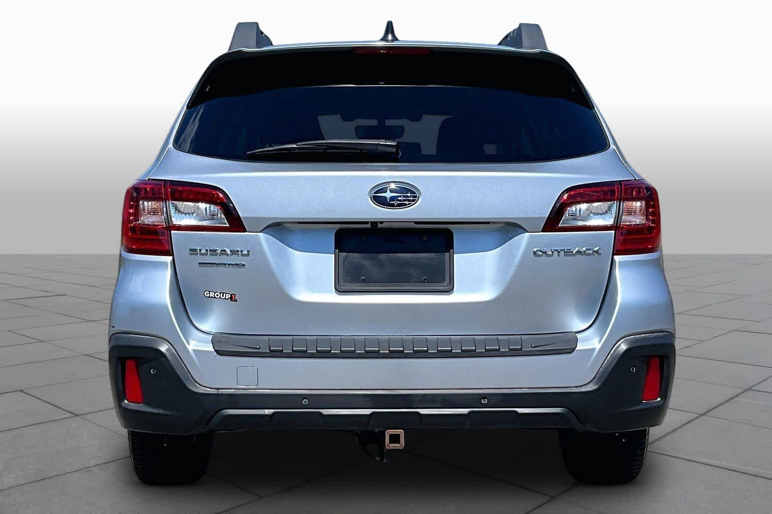 Used 2018 Ice Silver Metallic Subaru Limited image 5