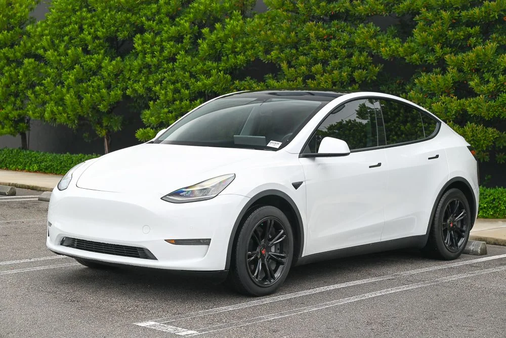 Used 2020  Tesla Long Range image 1