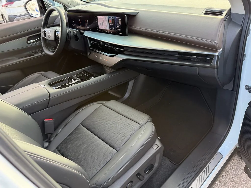 Certified Used 2025 White Nissan Platinum image 19