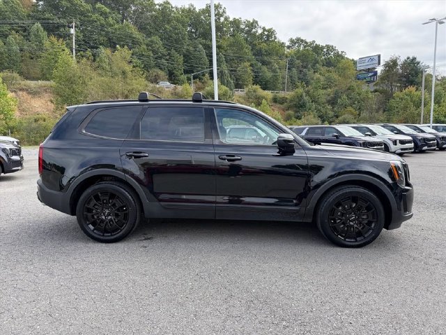 Used 2022 Black Kia EX image 16