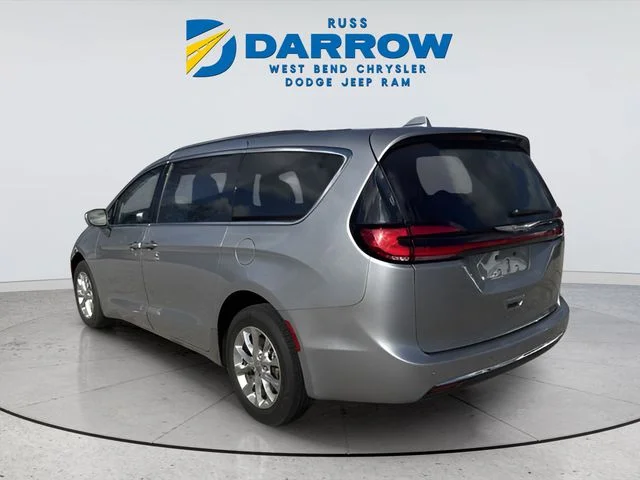 Used 2021 Silver Chrysler Touring L image 3