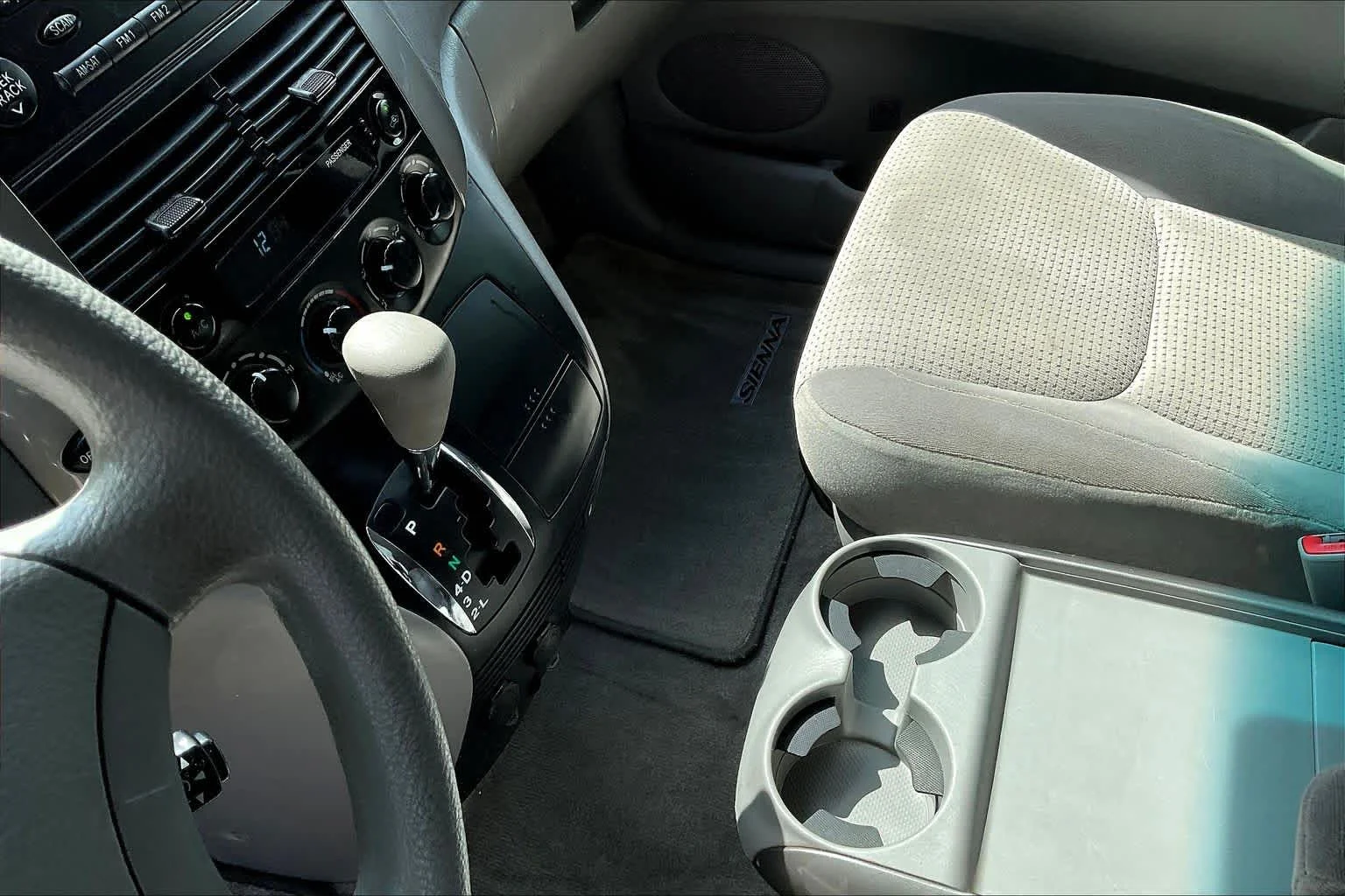 Used 2008 Natural White Toyota LE image 15