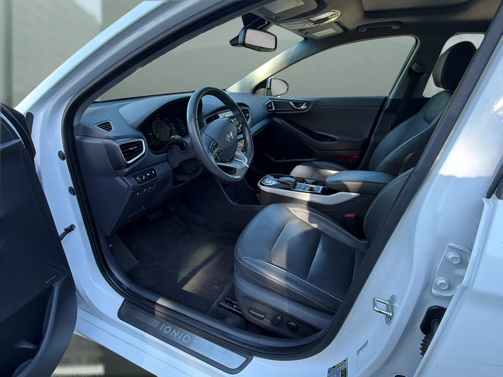 Used 2019 Ceramic White Hyundai Limited image 9