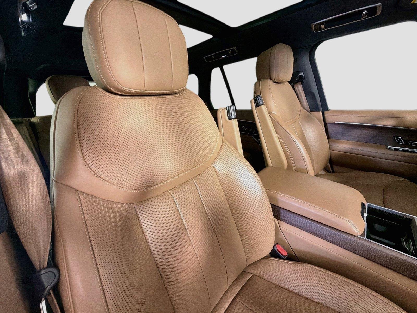 Certified Used 2024 Fuji White Land Rover SE image 29