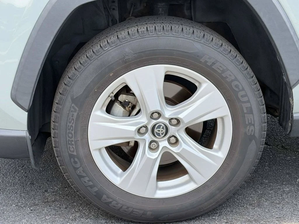 Used 2019  Toyota XLE image 11