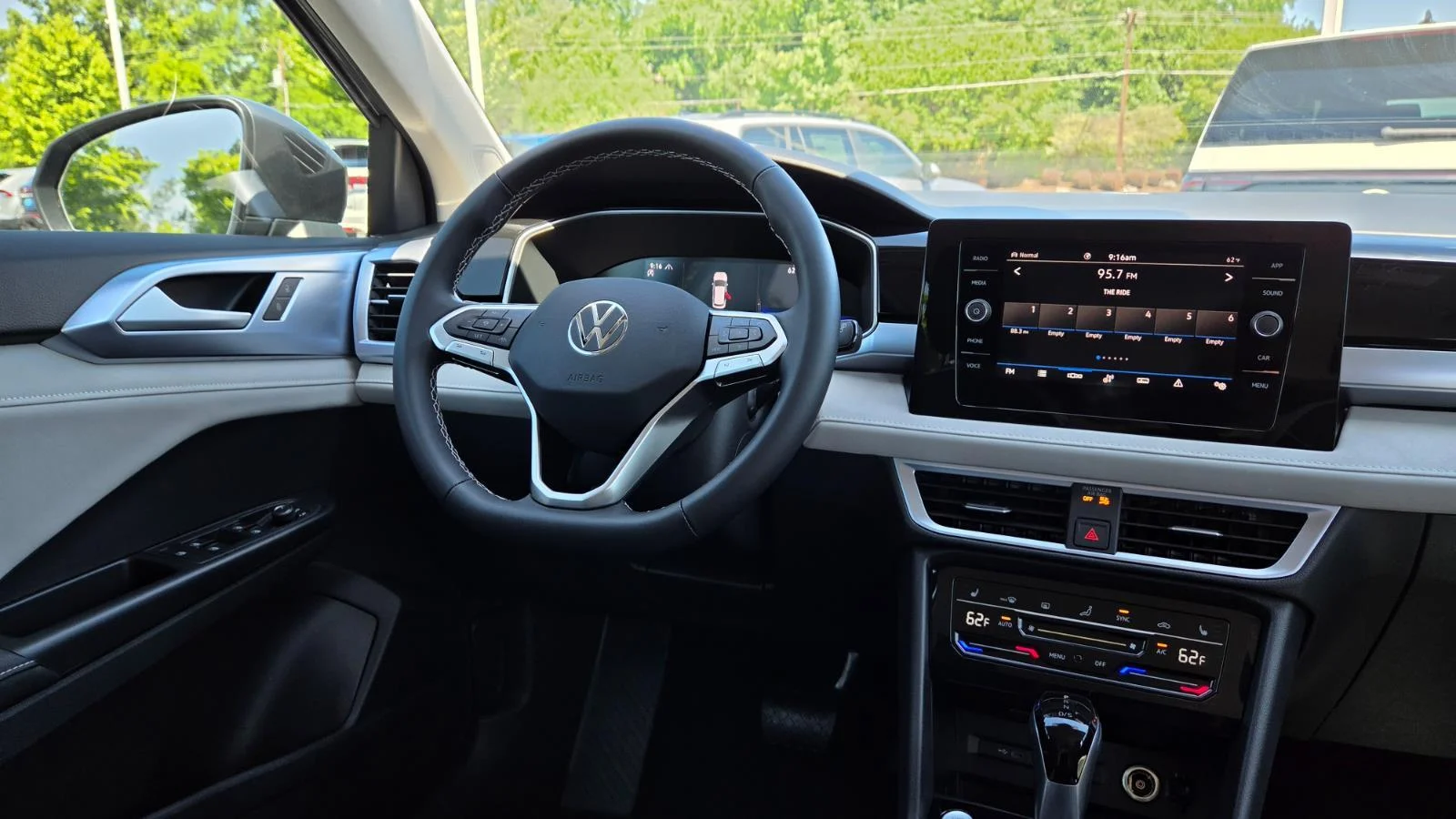2025 Volkswagen Taos SE - Photo 58