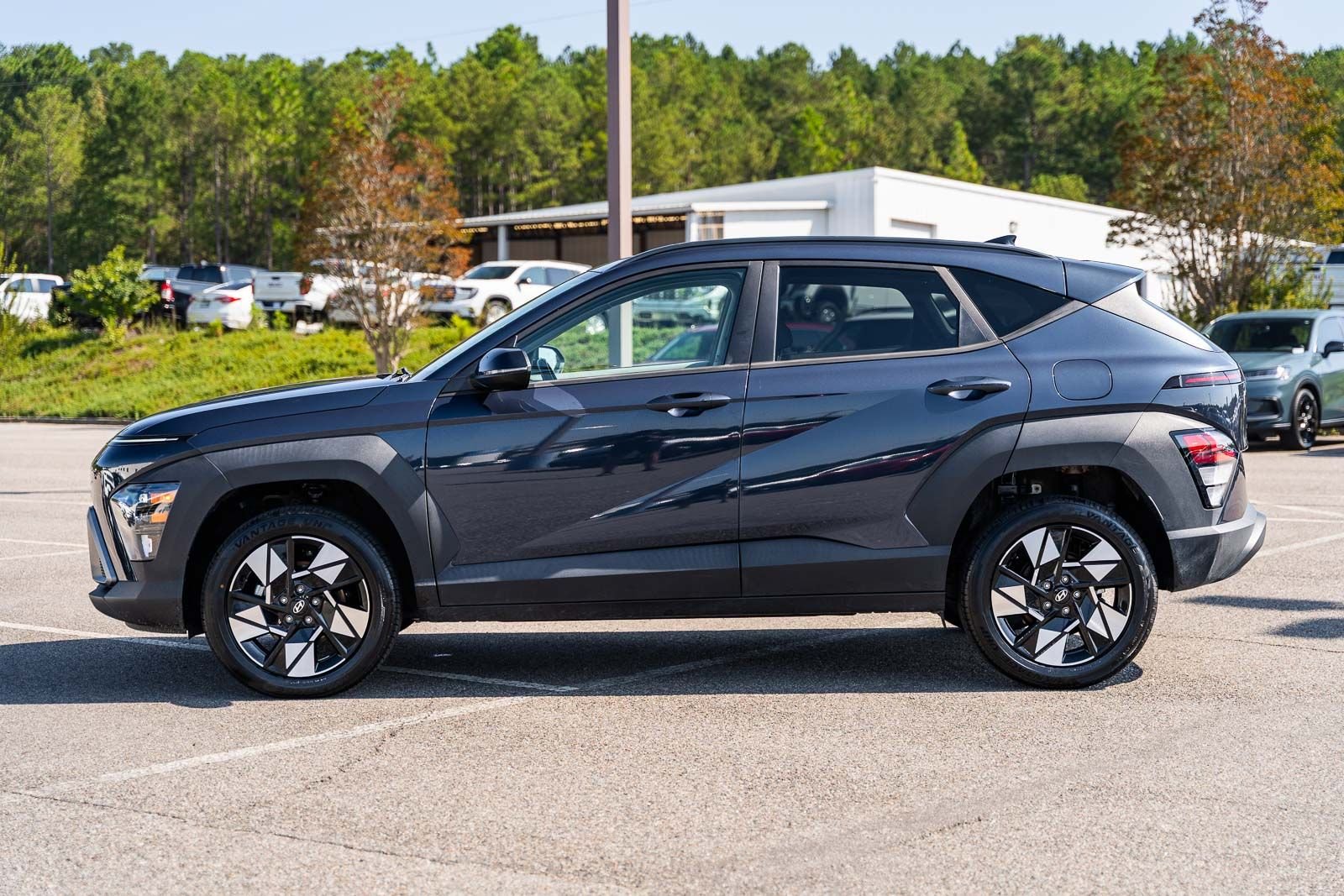 Used 2024 Blue Hyundai SEL image 3