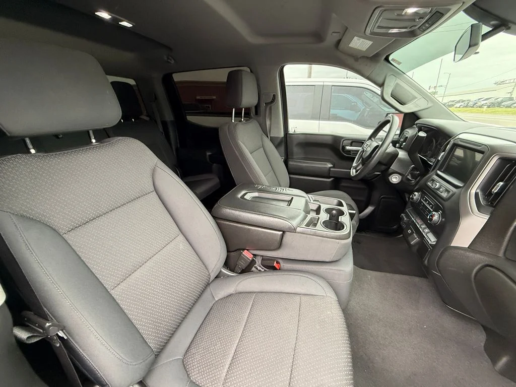 Used 2019 Black Chevrolet Custom image 9
