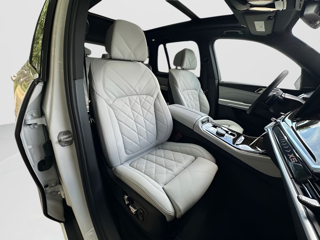 New 2026 Mineral White Metallic BMW sDrive40i image 23