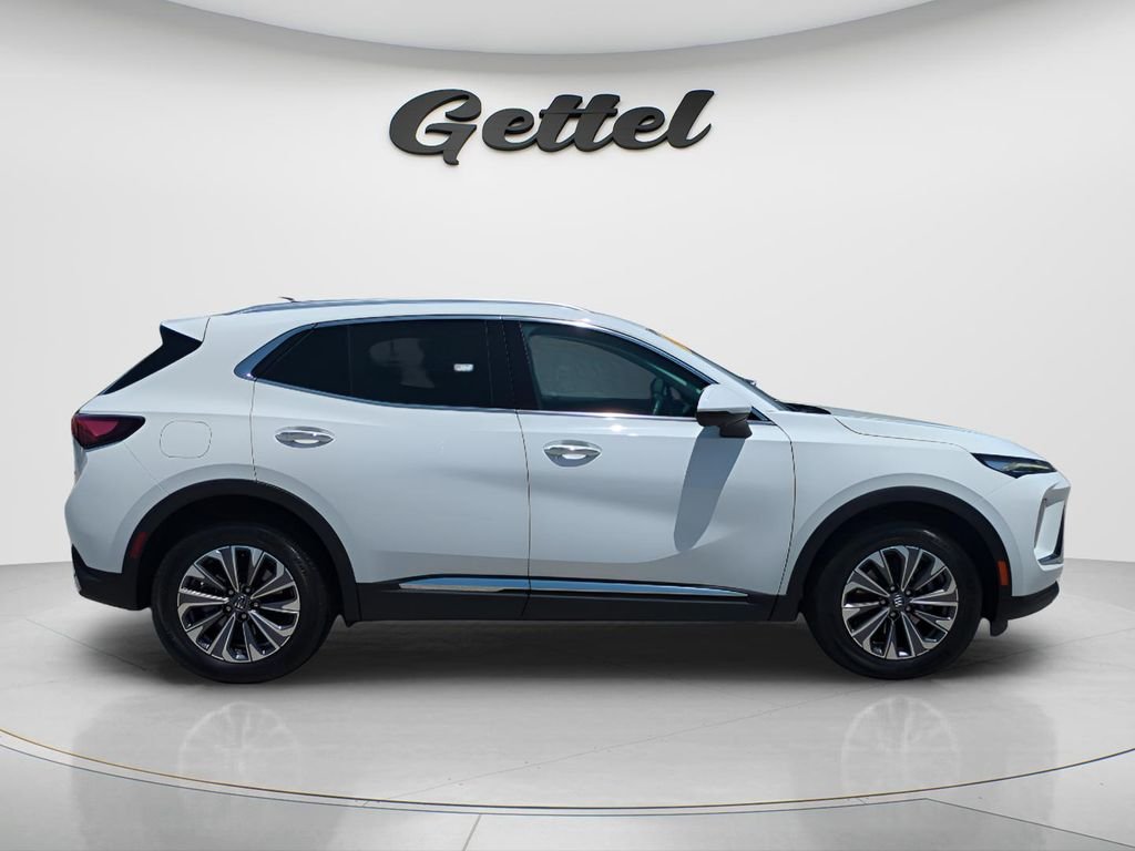 Used 2025 White Buick Preferred image 4