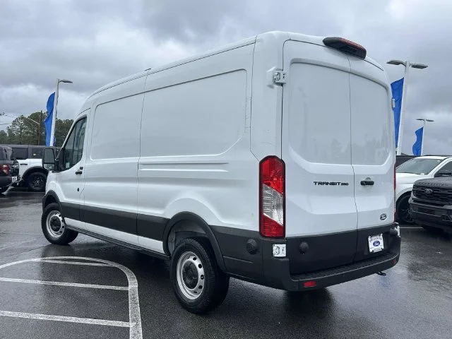 New 2026 Oxford White Ford Base image 4