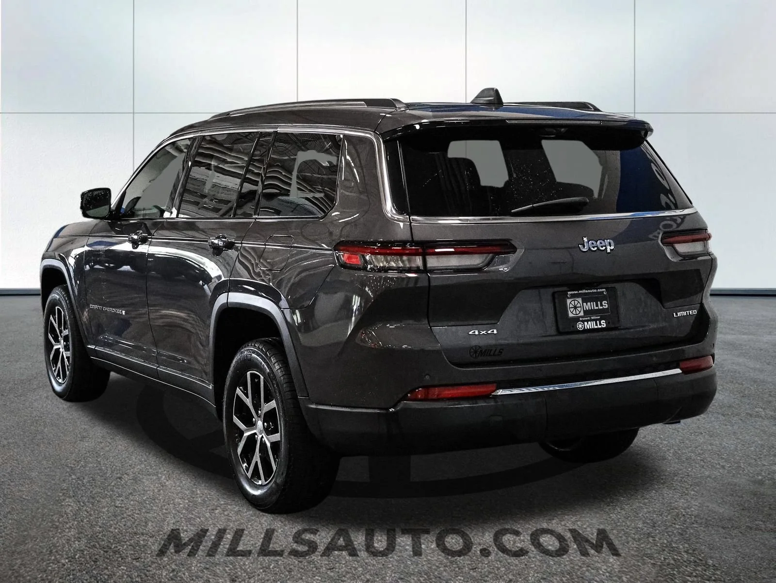 Used 2023 Gray Jeep Limited 4x4 image 6