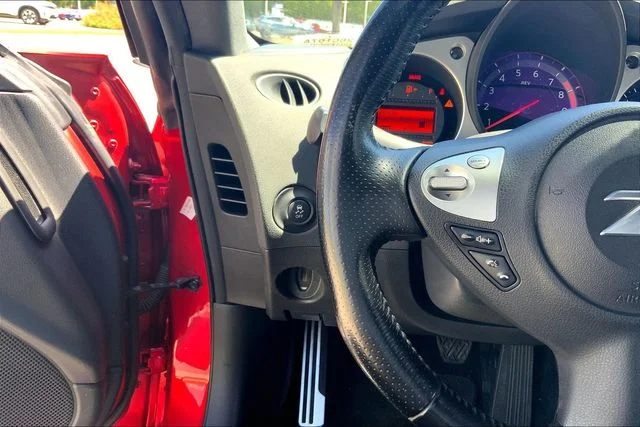 Used 2020 Passion Red Nissan Base image 18