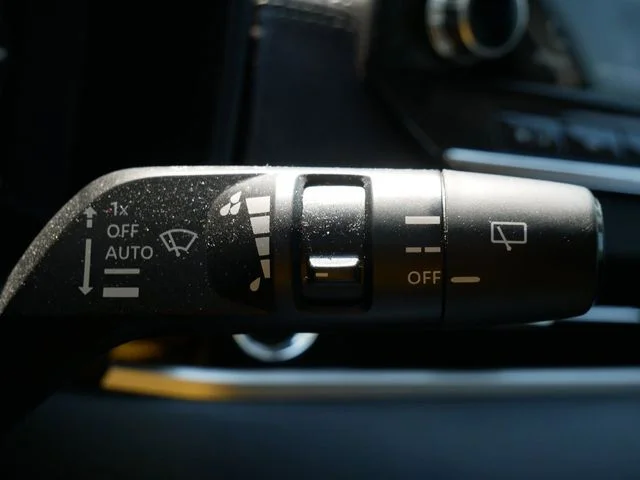 Certified Used 2024 White Diamond Mitsubishi SEL image 21