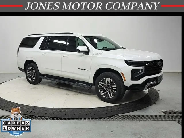 Used 2025 Iridescent Pearl Tricoat Chevrolet Z71 image 1
