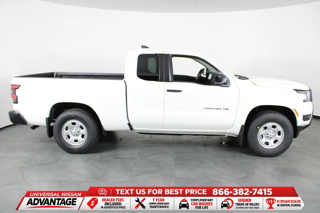 New 2027 Glacier White Nissan King Cab® S image 9