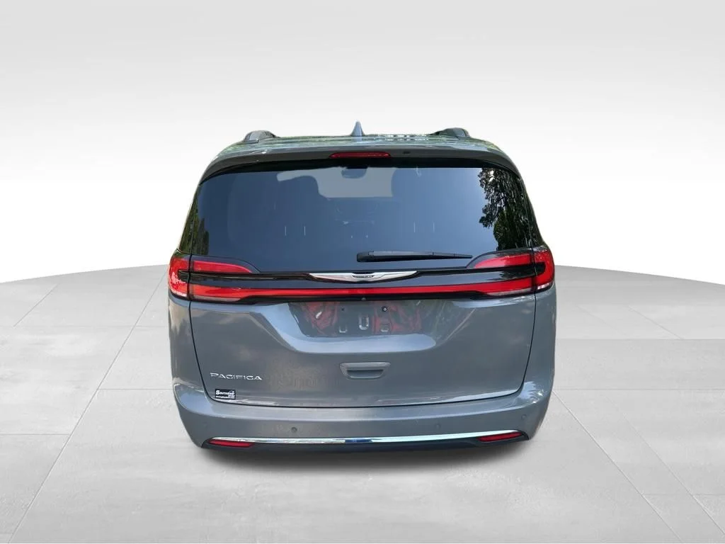 Used 2022 White Chrysler Touring L image 4