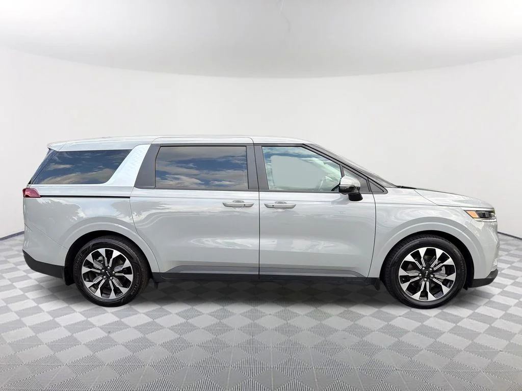 Used 2024 White Kia EX image 4