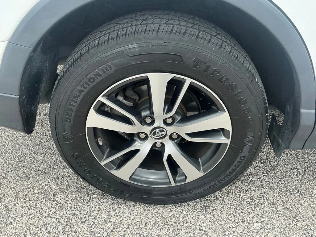 Used 2017 White Toyota XLE image 22