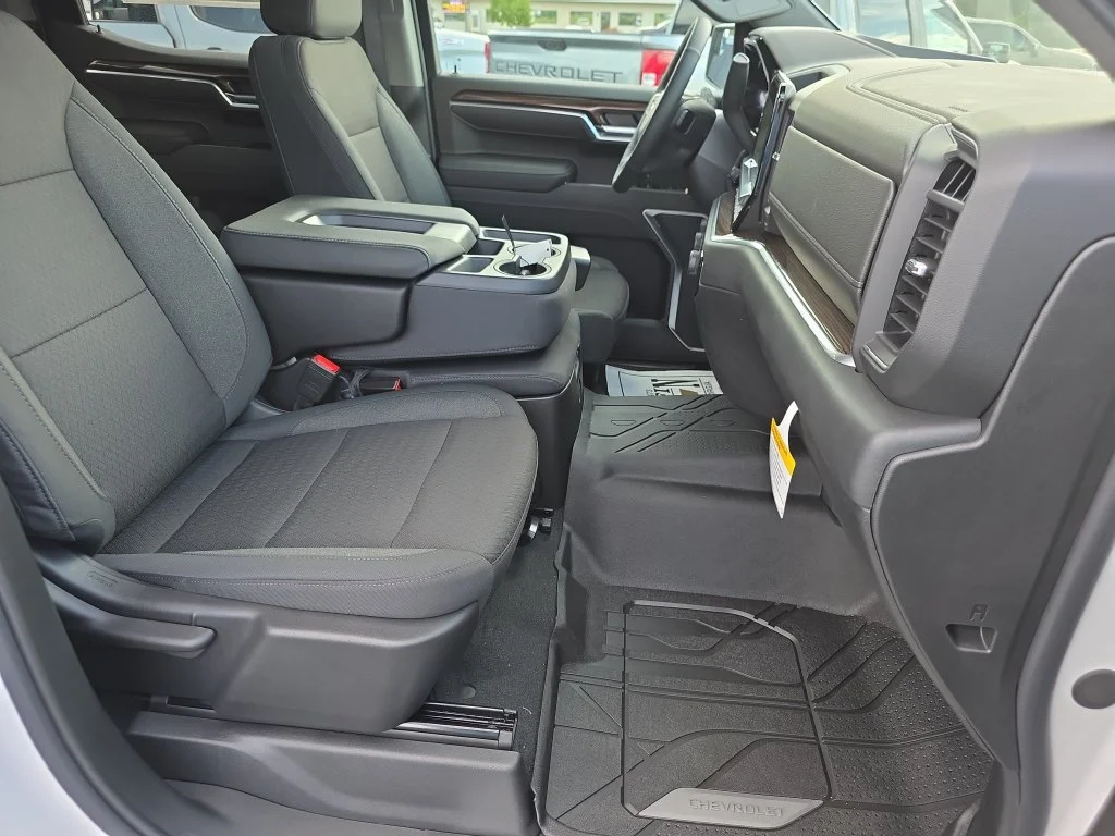 New 2026 Summit White Chevrolet LT image 34