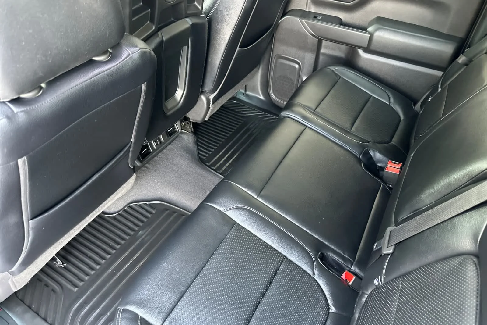 Certified Used 2019 Summit White Chevrolet LT image 4