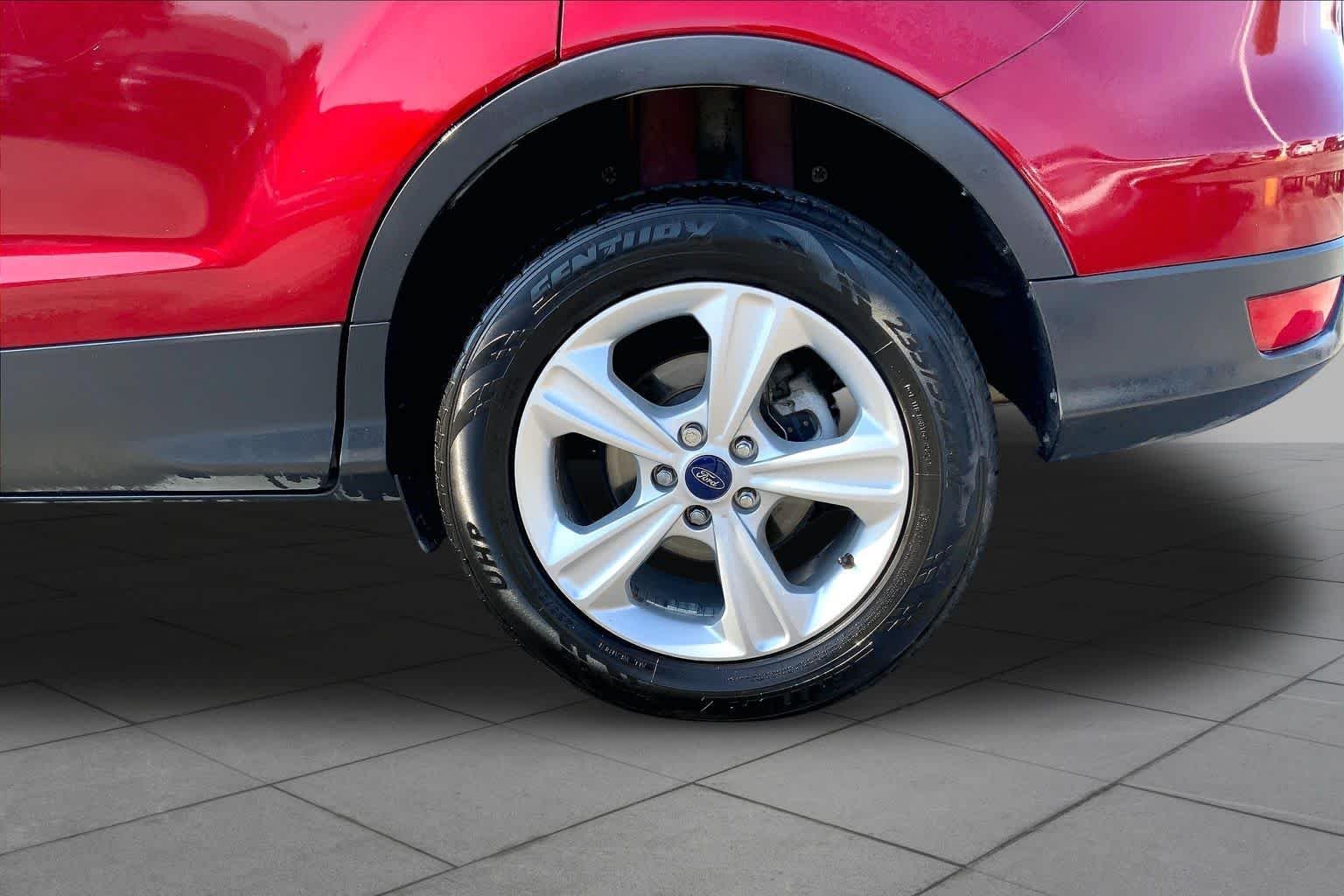 Used 2015 Ruby Red Metallic Tinted Clearcoat Ford SE image 11
