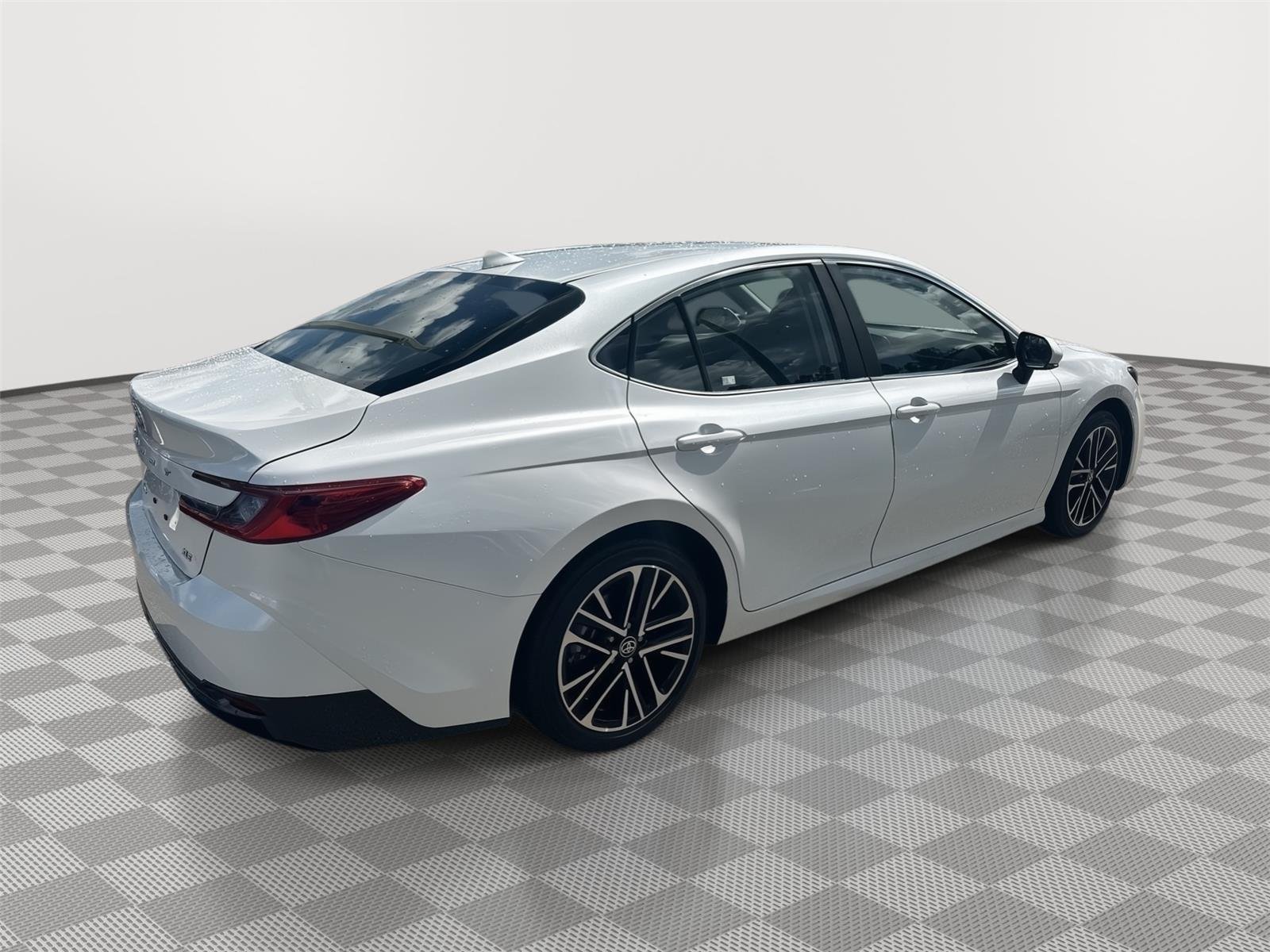 Used 2025 Wind Chill Pearl Toyota XLE image 5