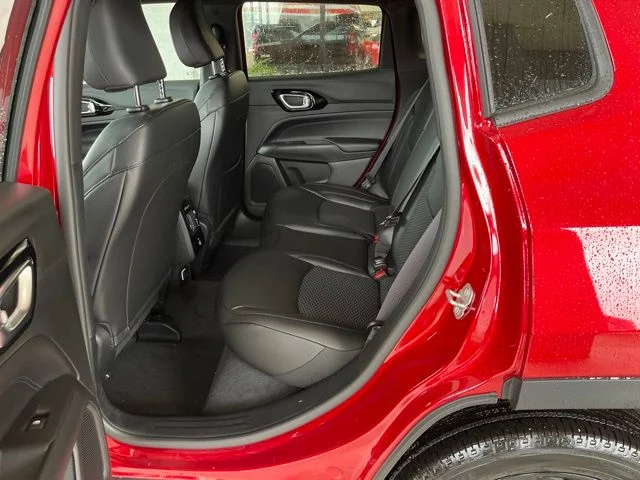 New 2026 Red Hot Pearlcoat Jeep Latitude image 10
