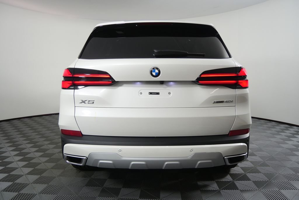 Used 2026 Mineral White Metallic BMW xDrive40i image 4