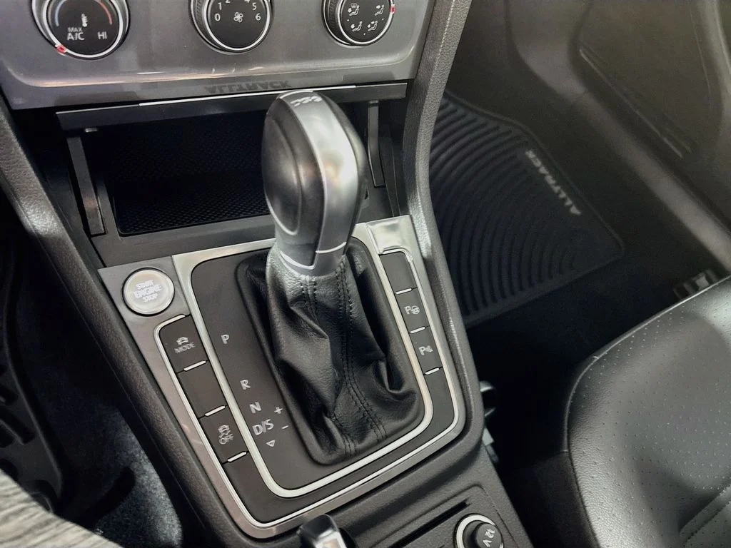 Used 2017 Blue Volkswagen TSI SE image 17